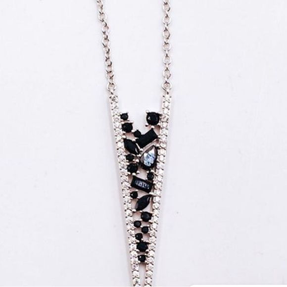 𝅺Swarovski Crystal Spike Pendant Necklace Set - Picture 4 of 6